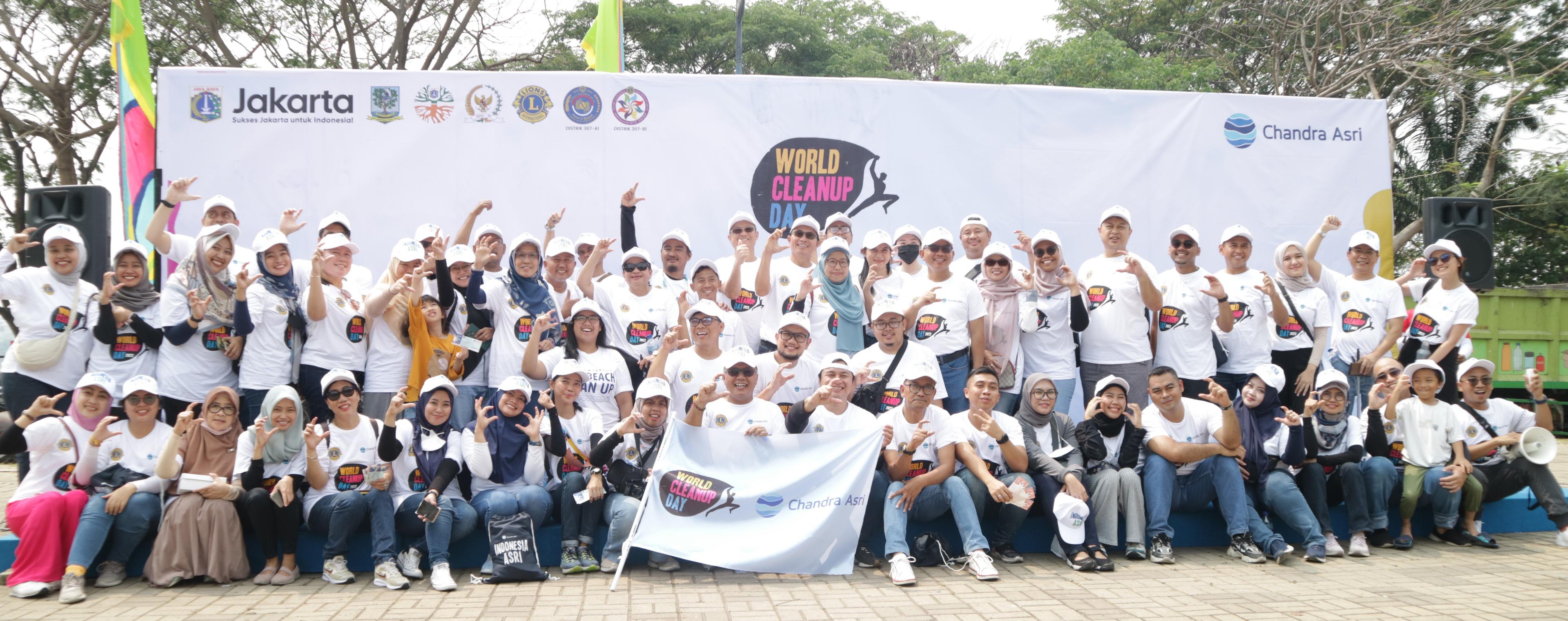 Chandra Asri dan Lions Club Bersihkan Waduk Pluit dalam Rangka World Cleanup Day 2023